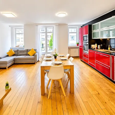 Spacious 2 Bedrooms In Center 1 Min Walk To Tram