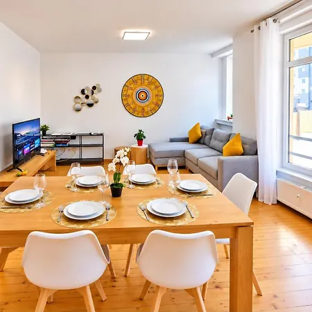 Spacious 2 Bedrooms In Center 1 Min Walk To Tram *