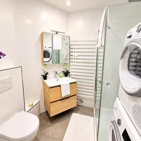 Appartement Spacious 2 Bedrooms In Center 1 Min Walk To Tram
