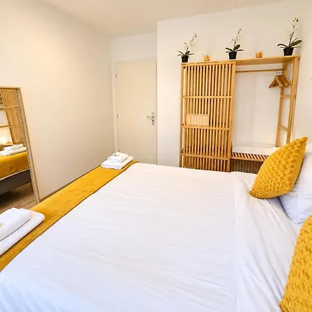 Spacious 2 Bedrooms In Center 1 Min Walk To Tram